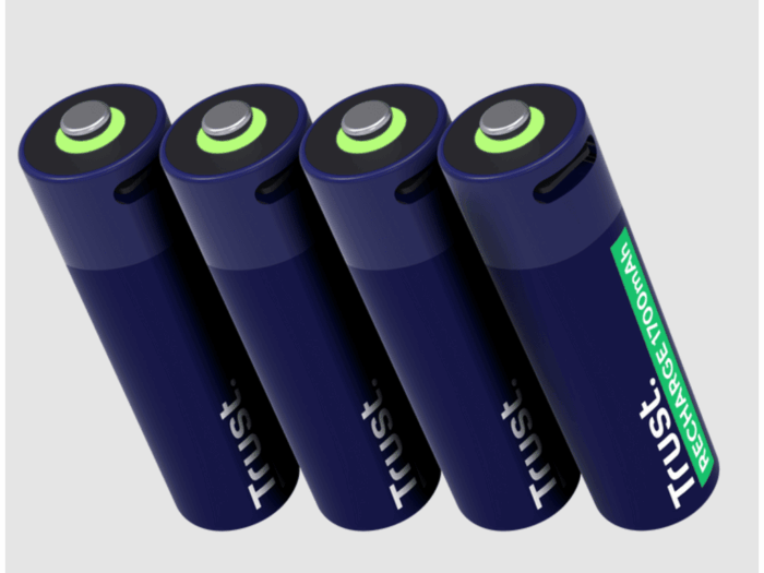 Punjive baterija TRUST USB-C  4P - AA/4 kom/USB-C kabel 4P/ crna