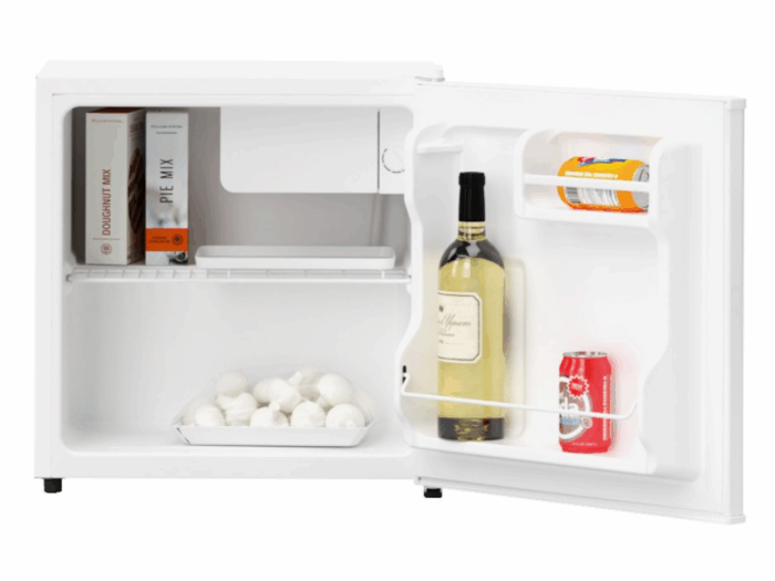 Frižider TESLA RS0400ME mini bar/rucno otapanje/E/43L/45x47,2x49,2cm/bela